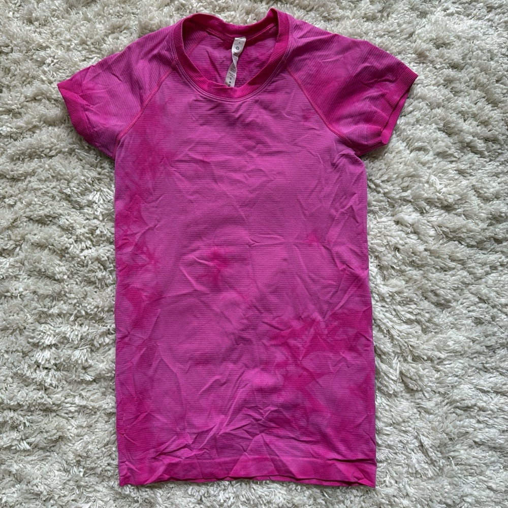Lululemon Athletica Fuchsia Short Sleeve Top